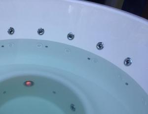 Whirlpool mit 14 Düsen